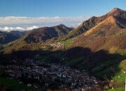 Da Valpiana di Serina breve, ma appagante salita al MONTE CASTELLO (1474 m.) il giorno di Pasqua, 8 aprile 2012 - FOTOGALLERY